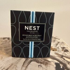 NEST Fragrances Ocean Mist & Sea Salt Candle - Black and Blue